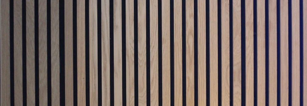 Ein Akustikpaneel aus Holz